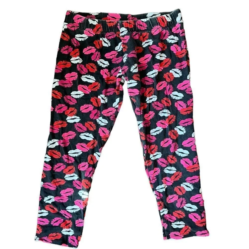 Lip print capri leggings
